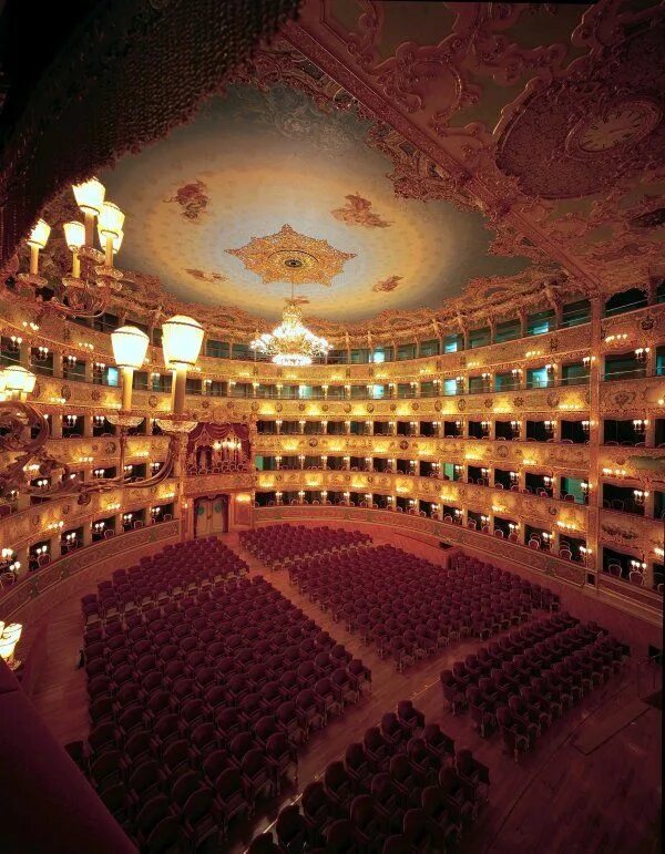 Le theatre. Театр ла Фениче. Ла Фениче Венеция. Teatro la Fenice – Venice. Театр картинки.