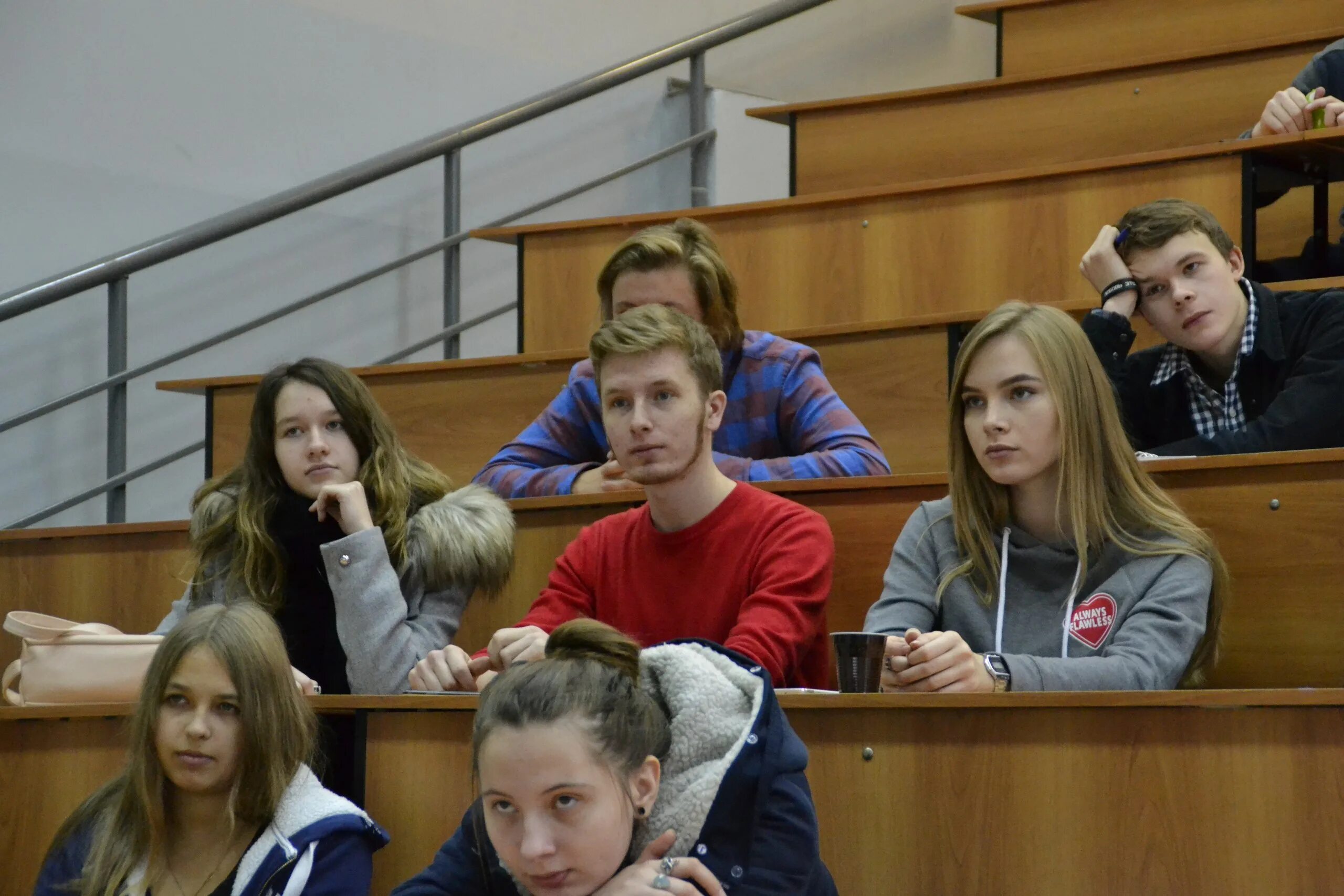 В школе классы а в колледже. Колледж Москва МГУ после 9. Колледжи Москвы после 9. Техникумы Москвы после 9 класса. Классы в колледже.