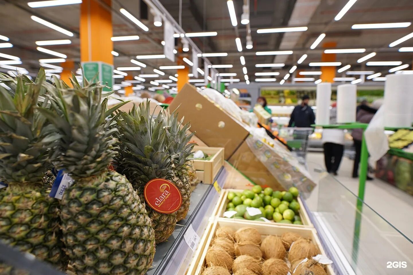 тц макси на луганской киров. тц макси киров луганская магазины. режим работы трц. макси московская 102. магазины в макси киров на луганской.