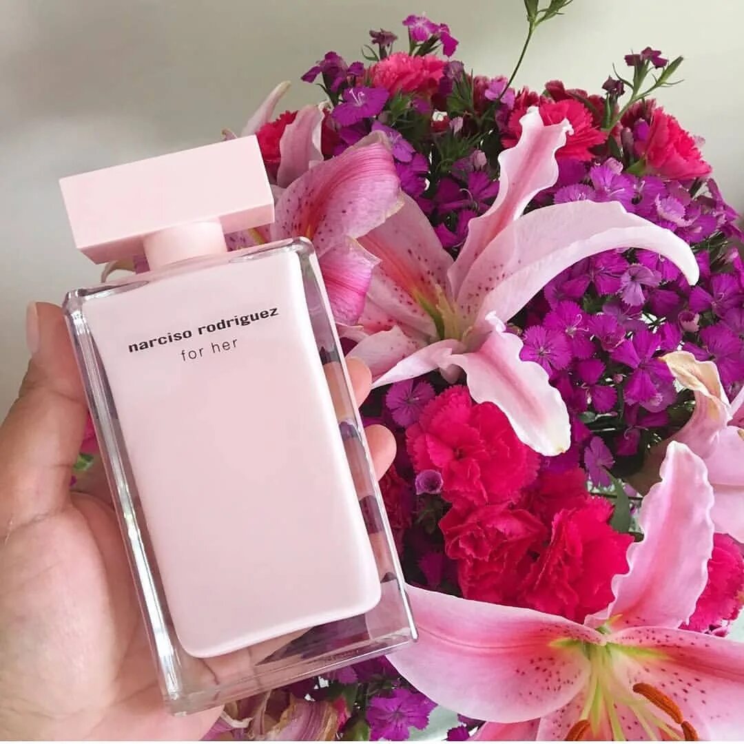 Miss dior le parfum dior 2012. Дорогие мужские духи. Духи женственные. Самый приятный парфюм. Dior miss dior edp.