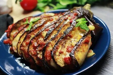 Баклажаны в духовке с мясом помидорами