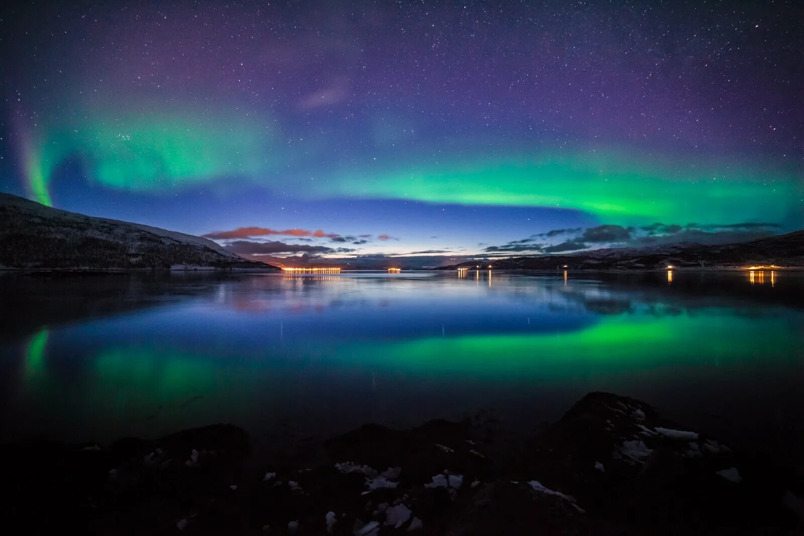 Норвегия Северное сияние фьорды. Полярное сияние в Норвегии. Ночной берген, Норвегия с северным сиянием. Северное сияние полярное сияние.