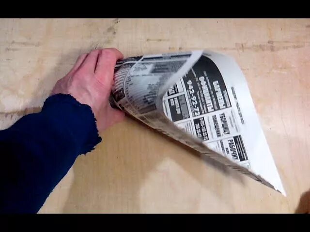Кулек для семечек. Пакет для семечек из газеты. кулек из газеты. кулек семечек. кулечек для семечек из газеты.