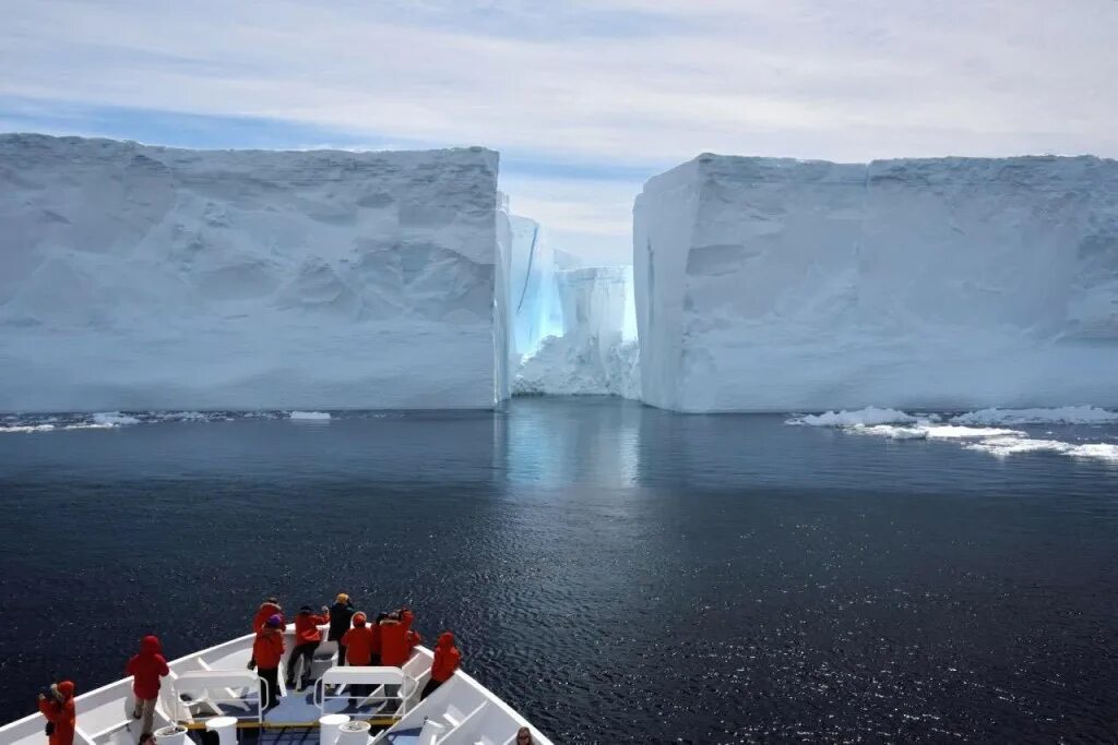 Самая теплая вода в мире. Море Уэдделла. Море Уэдделла айсберги. Уэдделла Антарктида. Самое Холодное море Уэдделла в мире.