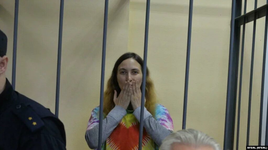 Саша сколиченко. Саша скочиленко сизо. За что осуждена скочиленко. За что осуждена скочиленко. Художницы александры скочиленко.