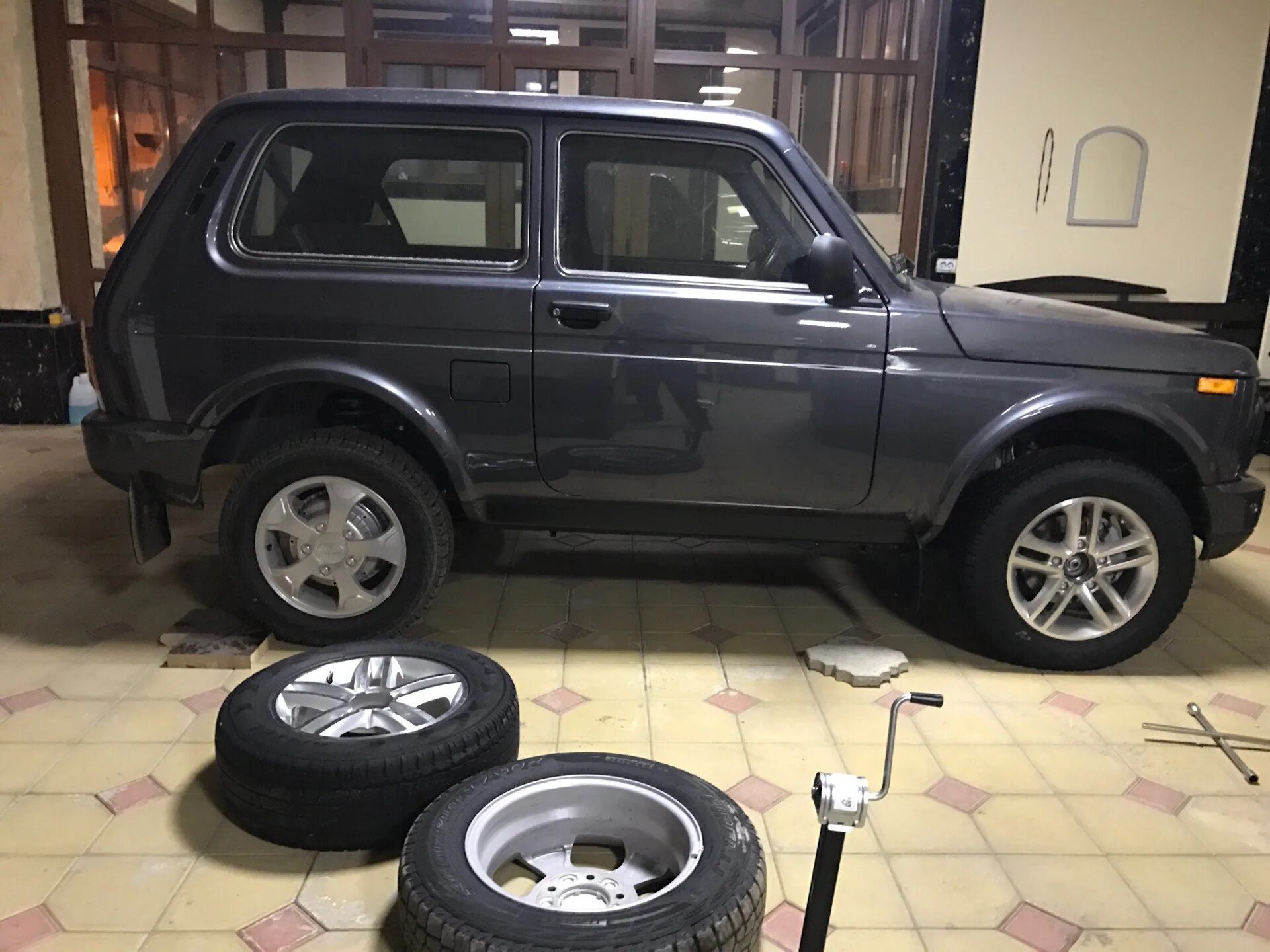 195 65 на ниву. 205/75 r15 на ниву. 195/80/15 на ниву. Шевроле нива на колесах 195 65 r15. 195 65 на ниву.