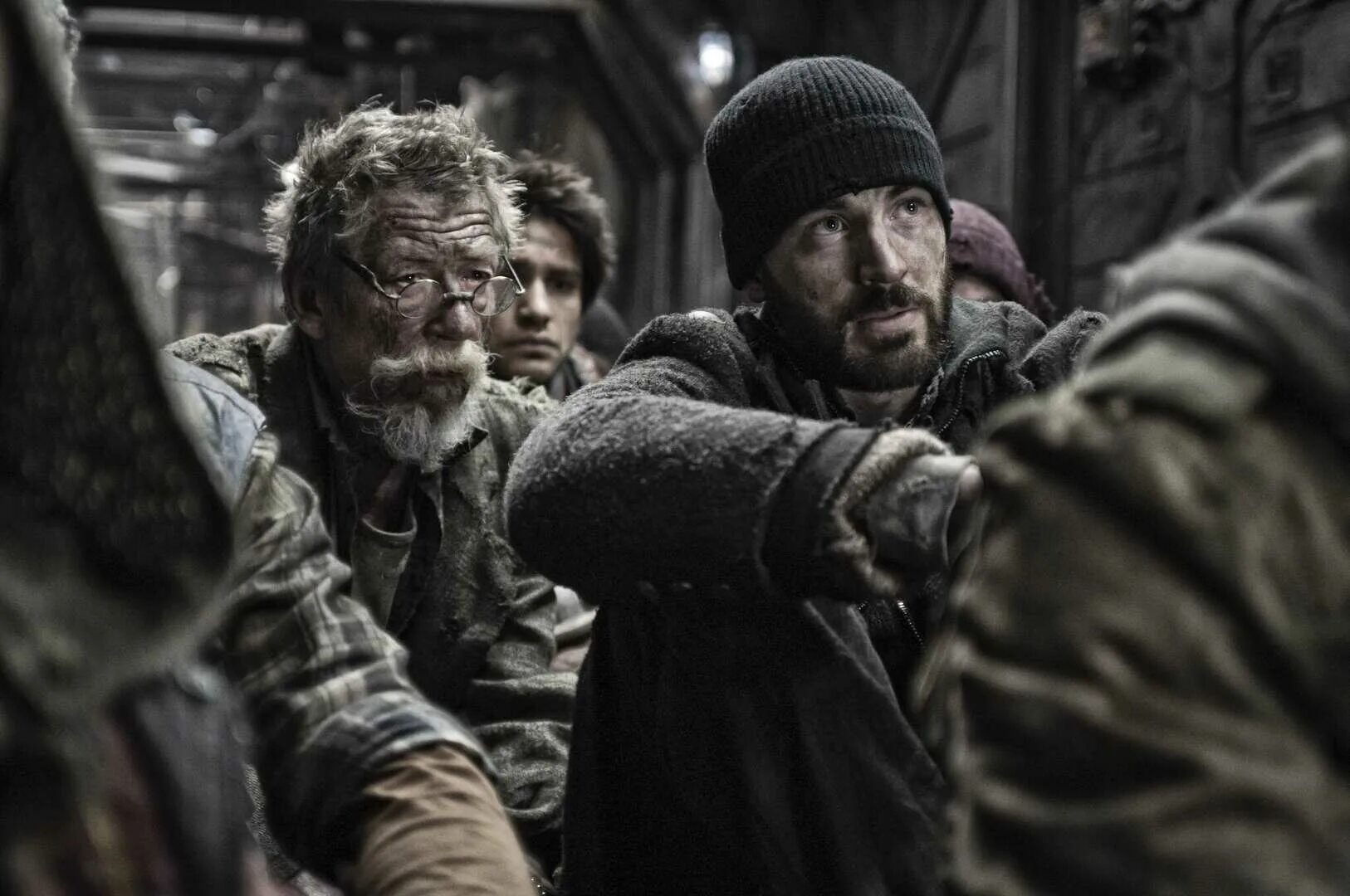 Сквозь снег видела. Сквозь снег Snowpiercer, 2013. Джон хёрт сквозь снег. Пон Чжун Хо сквозь снег.