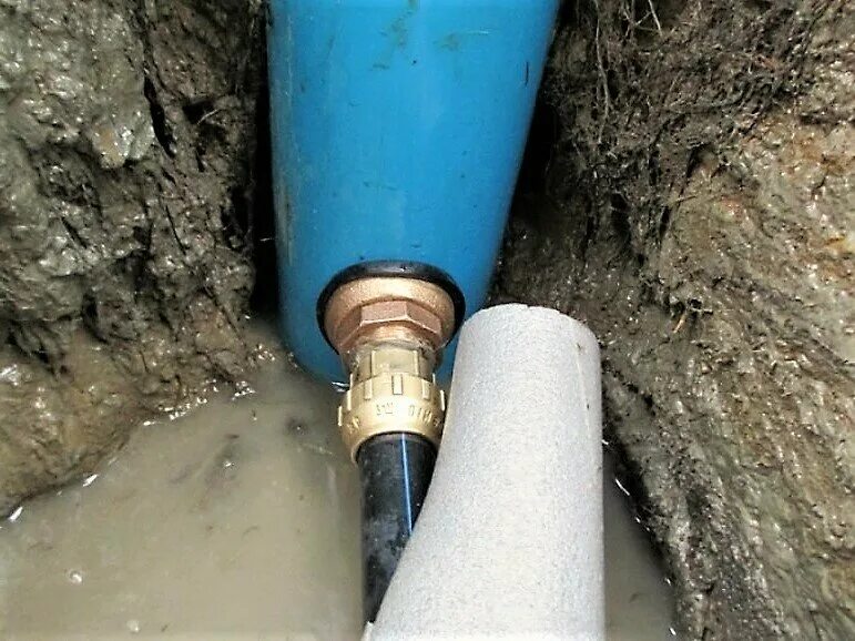 Диаметр скважины на воду под 110 насос. Шланг пнд для скважинного насоса 32 мм. Адаптер скважинный на 32 пнд трубу монтаж в колодец. Скважинный адаптер под 125 трубу. Диаметр скважины на воду под 110 насос.