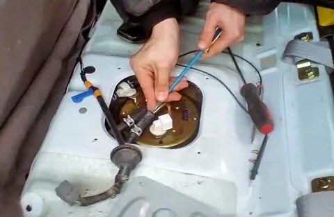 Горит лампочка бензонасоса