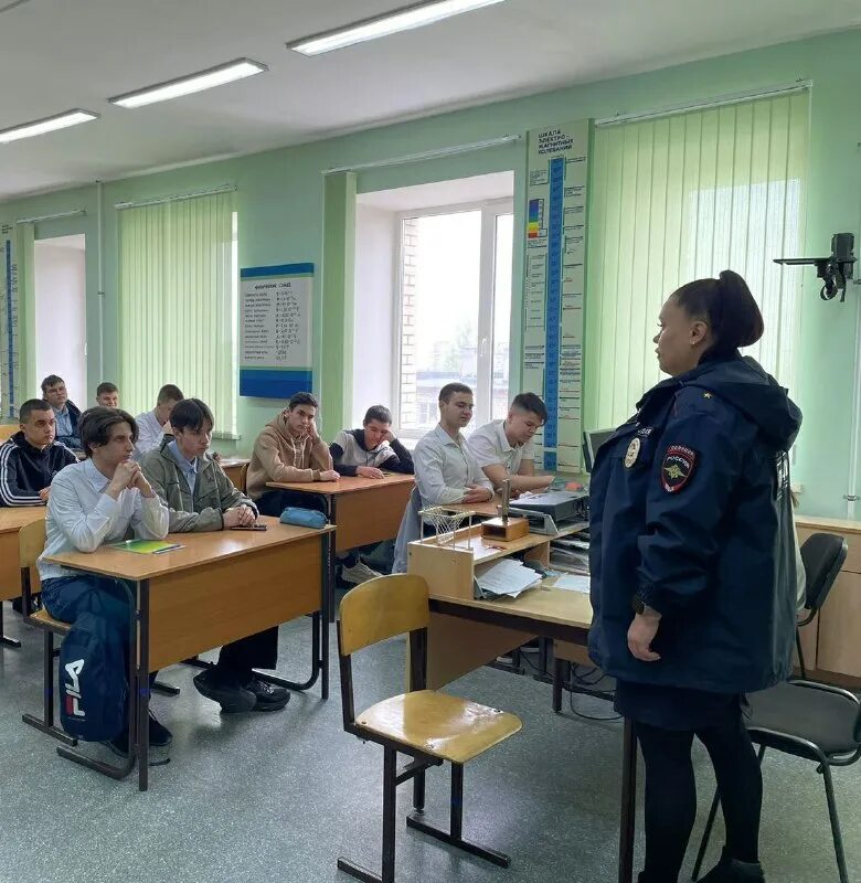 Директор втжт. Железнодорожный техникум волгоград. Преподаватели вологодского железнодорожного техникума. Волгоградский железнодорожный техникум. Великолукский техникум железнодорожного транспорта.