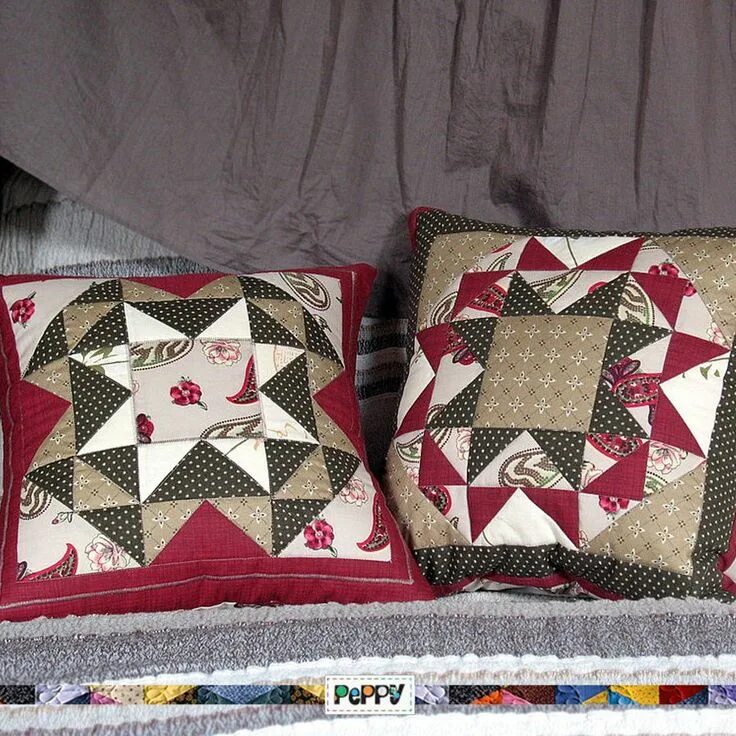 Изделие в технике лоскутного шитья. Пэчворк подушки. Красивые Лоскутные подушки. Подушки в стиле пэчворк. Лоскутное шитье подушки.