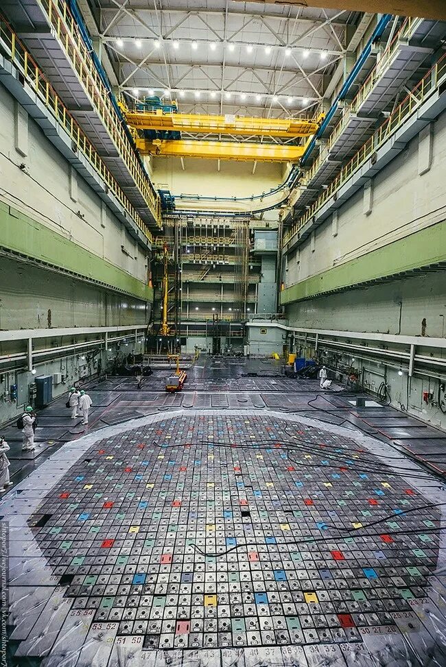 Создание атомного реактора. Реакторный зал курской аэс. крышка реактора рбмк 1000. реактор рбмк-1000 курская аэс. аэс с рбмк-1000.