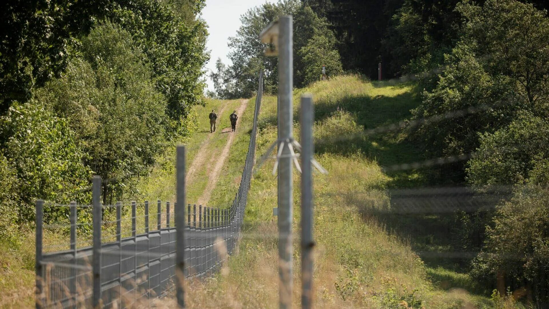 Граница рб литва. Белорусско-Литовская граница. Литва забор Белоруссия. Граница Белоруссии и Литвы. Забор на границе Латвии и Беларуси.