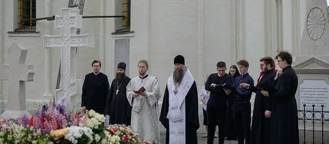 Совершил панихиду