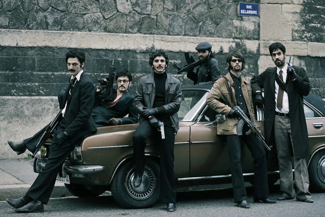 Гонится бандит. Неприкасаемые / les Lyonnais (2011). Оливье Шантро Неприкасаемые. Итальянские бандиты. Французский мафиози.