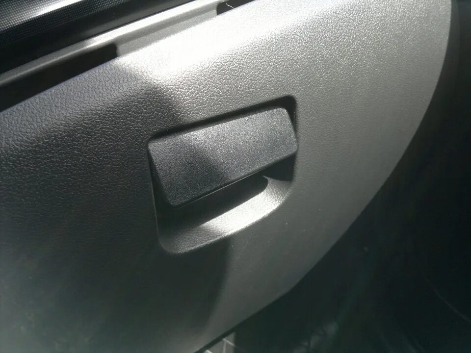 Схема замка бардачка лады гранты. Как поменять замок бардачка. Бардачок калина 2. Замок бардачка ауди 100 с4. Замок бардачка гранта.