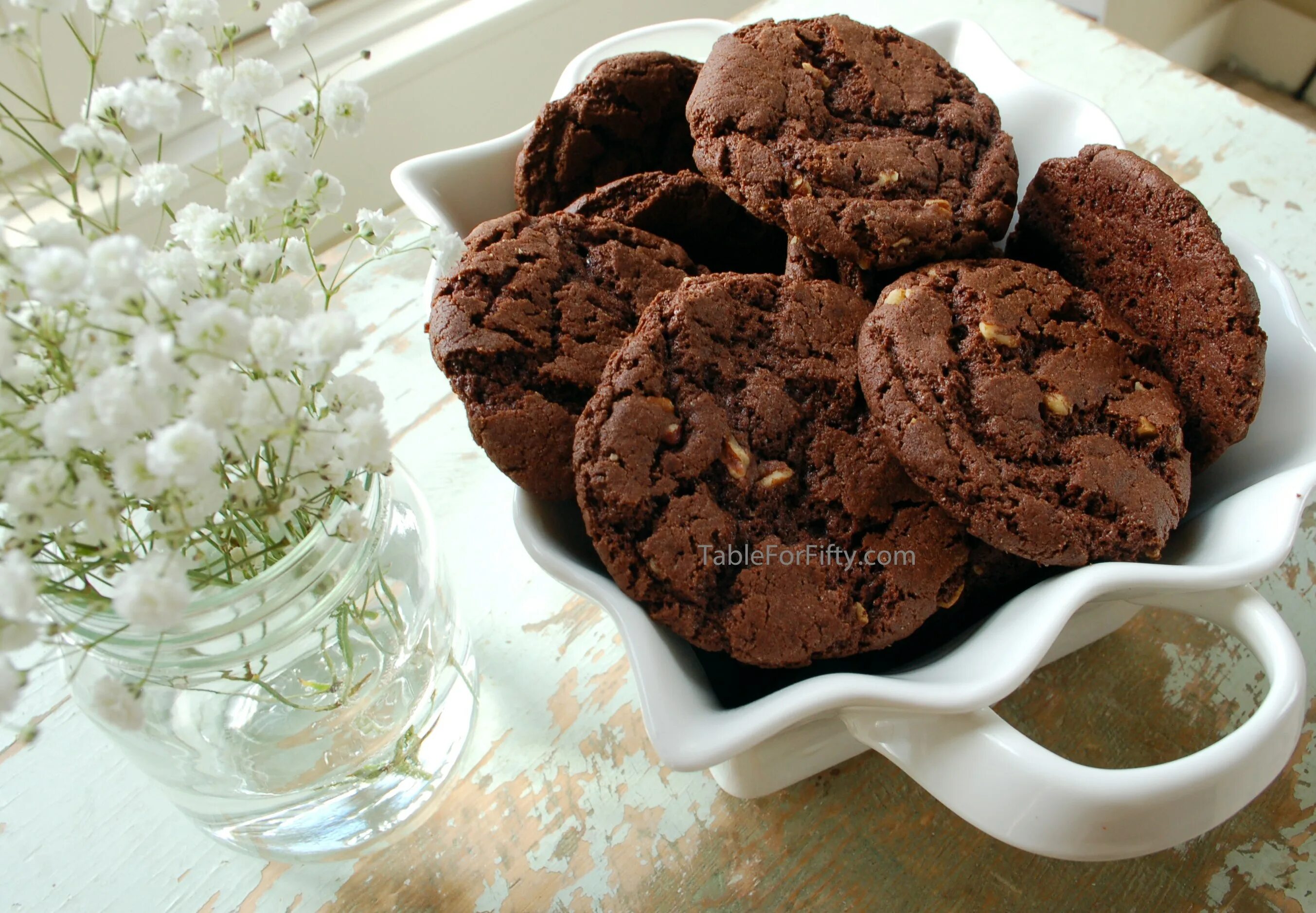 Печенье американо шоколадное. Шоколадное печенье с орехами. Шоколадное печенье с фундуком. Шоколадно ореховое печенье.