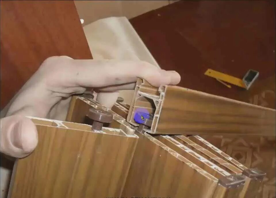 Как снять дверь гармошку How to make an accordion door with your own hands: 6 stages Fabalabse