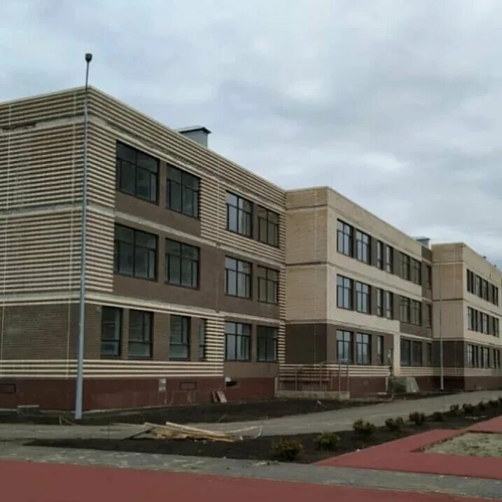 Краснодар, конгрессная, д 1. Самая большая школа в юфо краснодар. Школа ул конгрессная. Школа 97 краснодар конгрессная. Школа ул конгрессная.