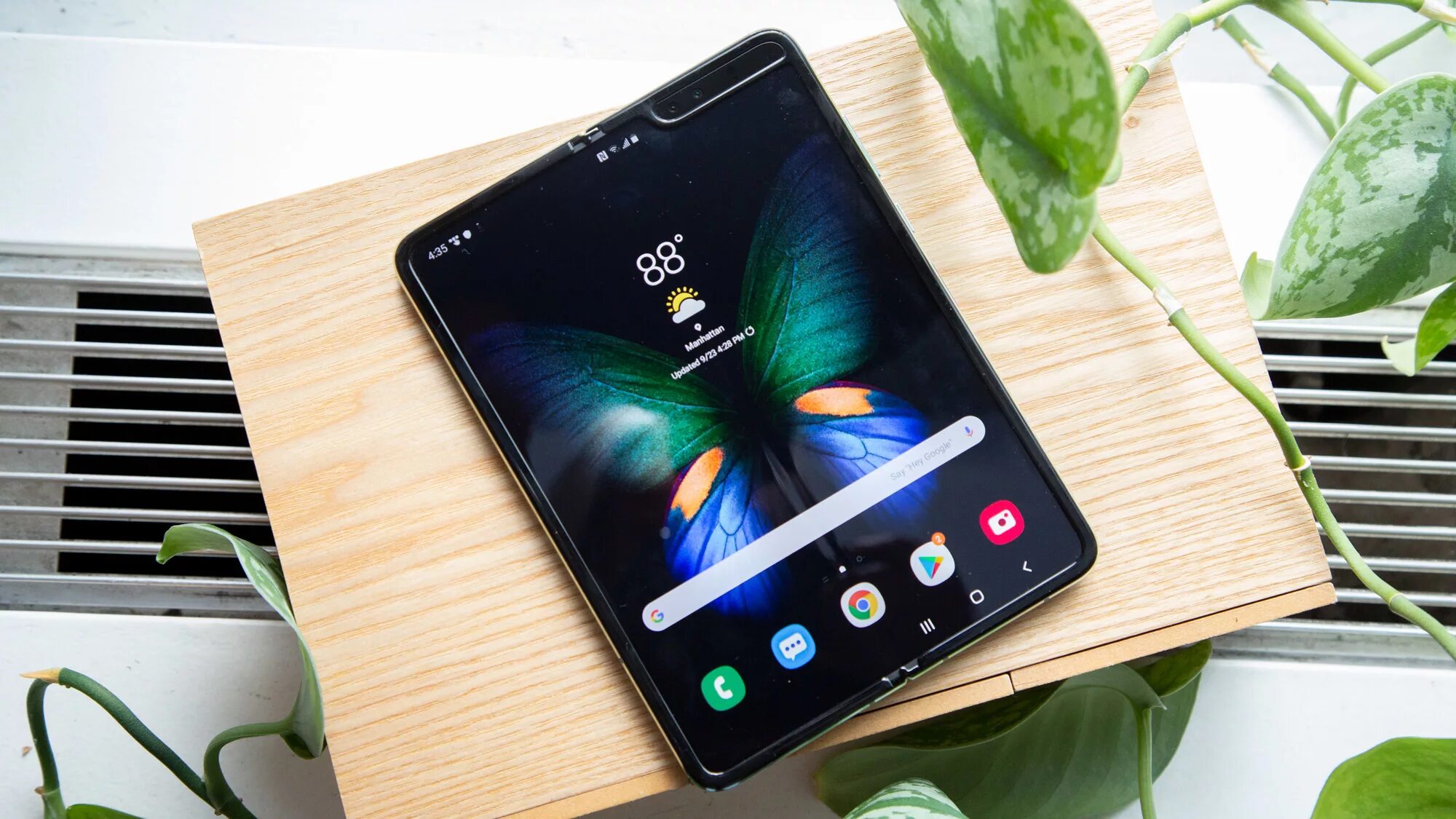 Хуавей складной смартфон 2022. Galaxy fold дата выхода. Galaxy fold дата выхода. Самсунг галакси фолд 4 дата выхода. Samsung galaxy fold unboxing.