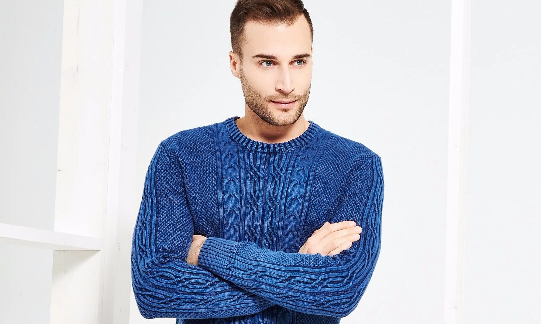 Кто эти люди в синих свитерах. Свитер мужской Джованни g706. Вязаный свитер мужской. Мужчина в свитере. Красивый мужской свитер.
