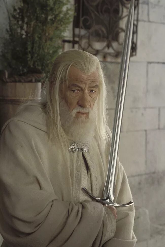 Гендальф властелин колец. Иэн маккеллен гэндальф белый. Гендальф белый. Белый из властелина колец. Иэн маккеллен гэндальф белый.