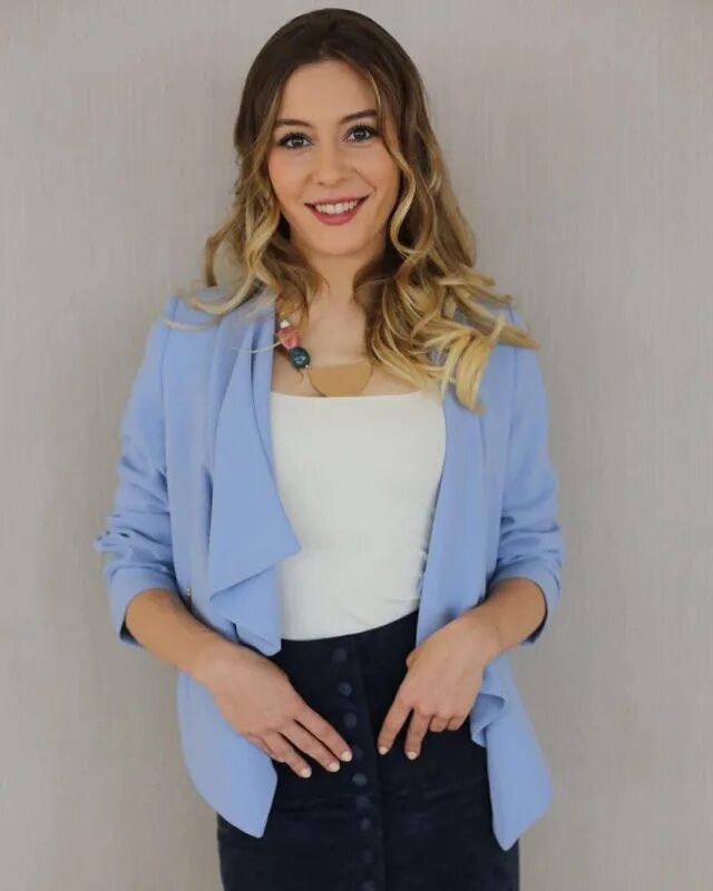 Эдже кекенли. Эге кокенли. Эге кёкенли турецкая актриса. Эге кокенли ветреный. Эге кёкенли мелисса.