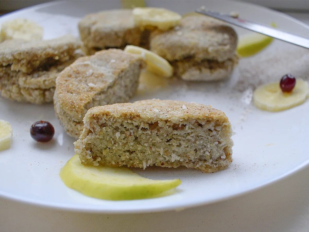 Пп хлеб из зеленой гречки. Хлеб с киноа. Хлеб ржаной бездрожжевой. Булочки из гречневой муки. Выпечка из зеленой гречки.