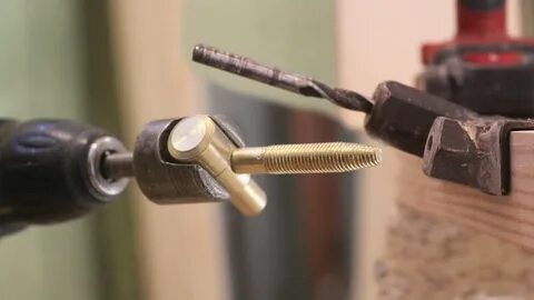 Как установить ввертные петли