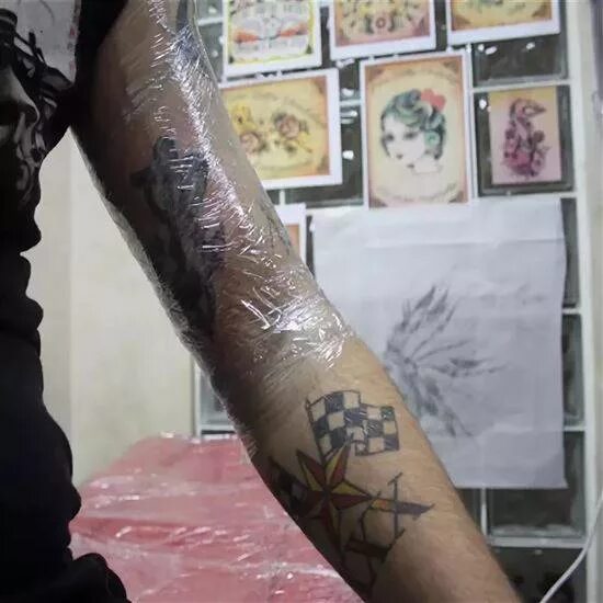 пленка на руку после тату