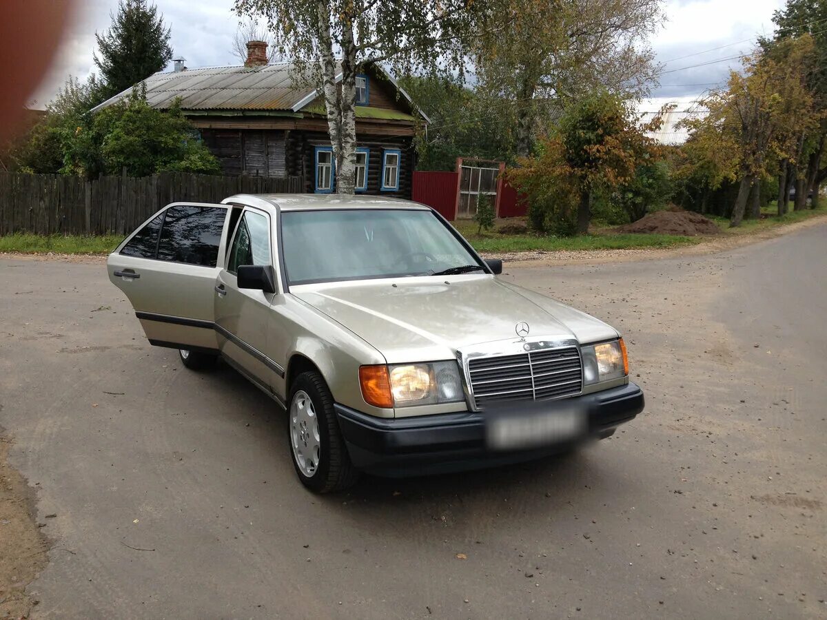 Mercedes 1987. Mercedes-Benz w124 1987. Mercedes-Benz w124 1984-1993. Мерседес 124 1987. W124 1984.