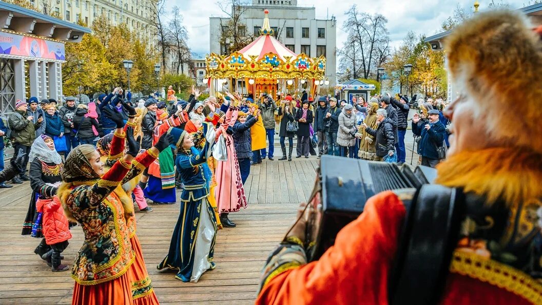 А также празднование дня. Празднование дня народного единства. праздничные гуляния. с праздником народного единства. с праздником день народного единства.