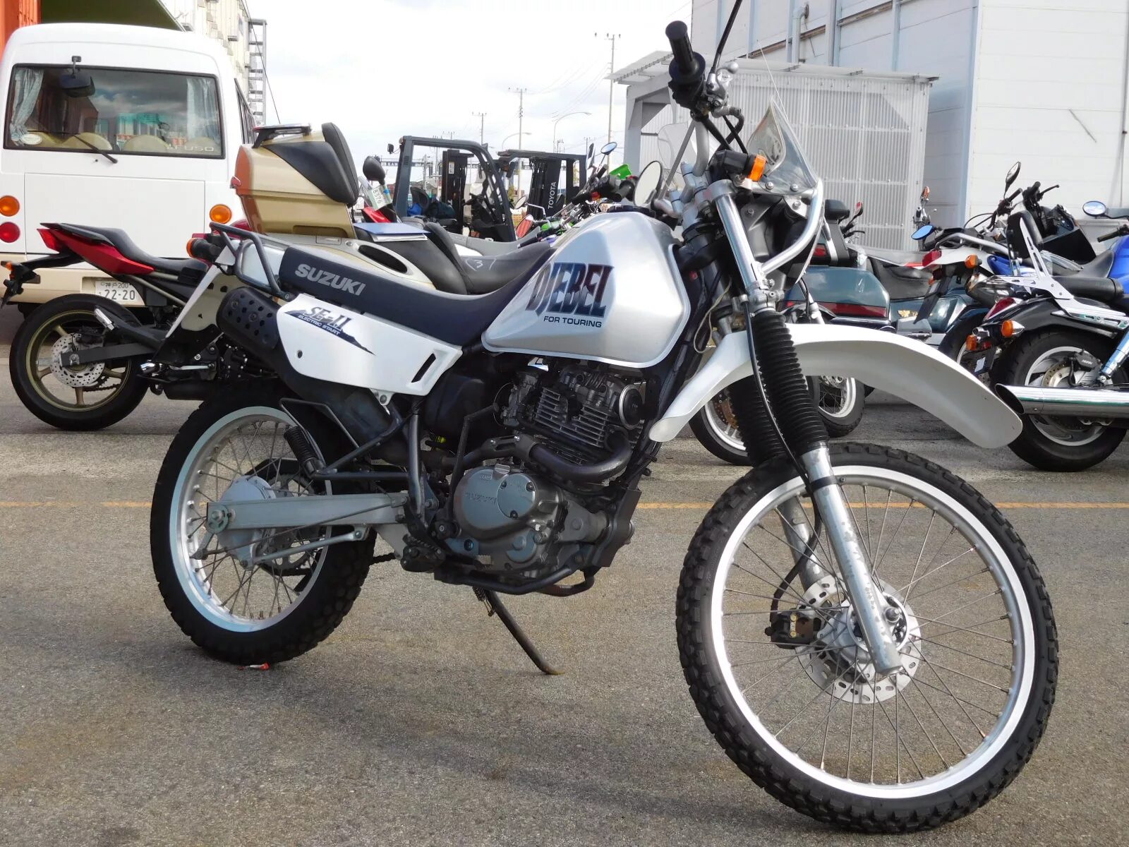 Мотоцикл сузуки 200. Мотоцикл сузуки джебел. Djebel 200. Suzuki df200e djebel. Ямаха джебель 200.