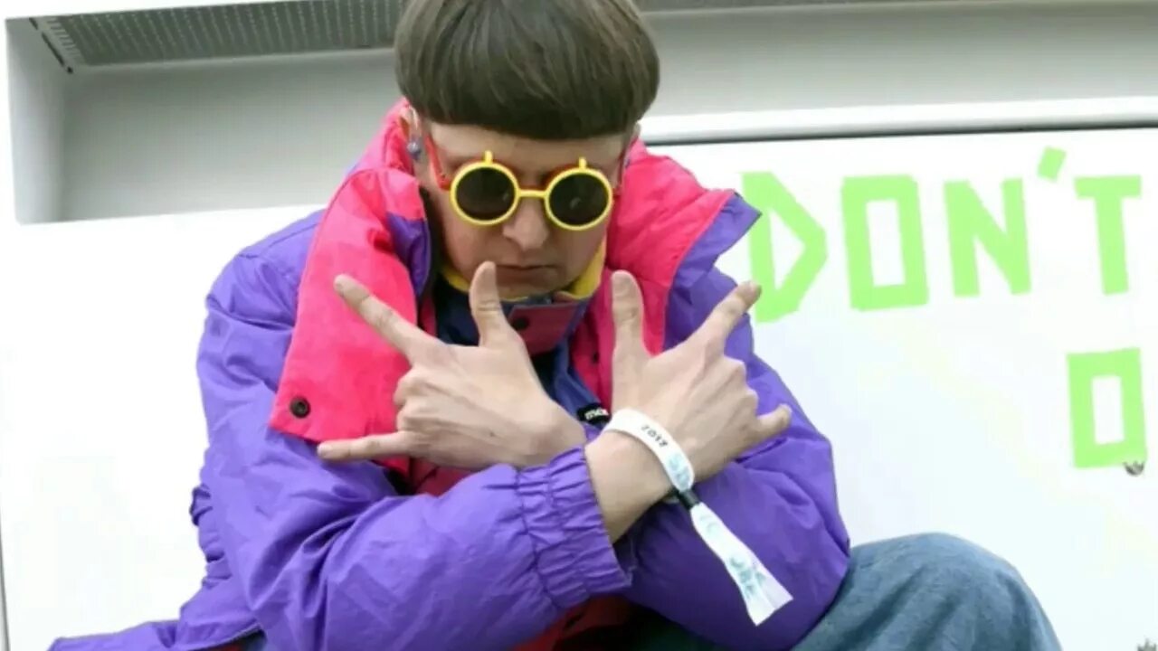 Oliver tree i. Оливер 3. oliver tree певец. оливер три никелл. оливер три в очках.