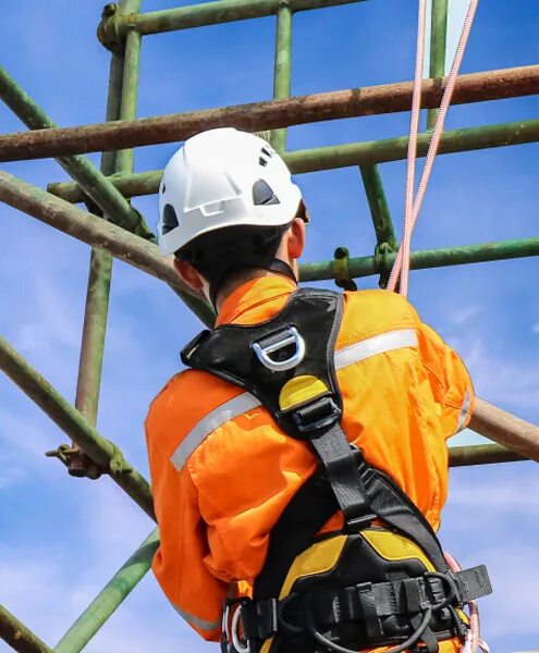 Бизнес офис картинки. Высота. Renaissance safety hse. Картинки низкого качества. Работа за компьютером.