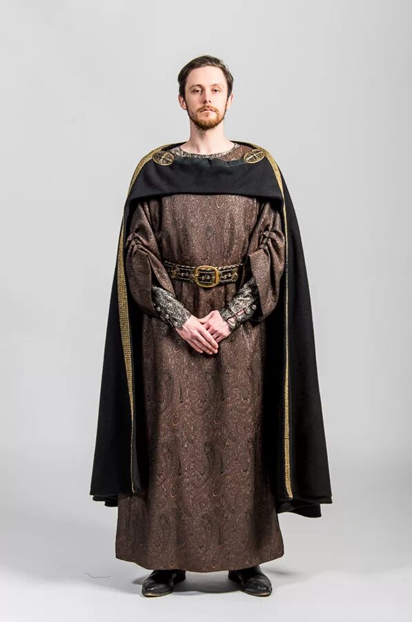 Табар одежда средневековья. Костюм раннего средневековья романский. Костюм раннего средневековья романский период. Как называется одежда средневековья. Готика стиль в одежде средневековья исторический костюм.