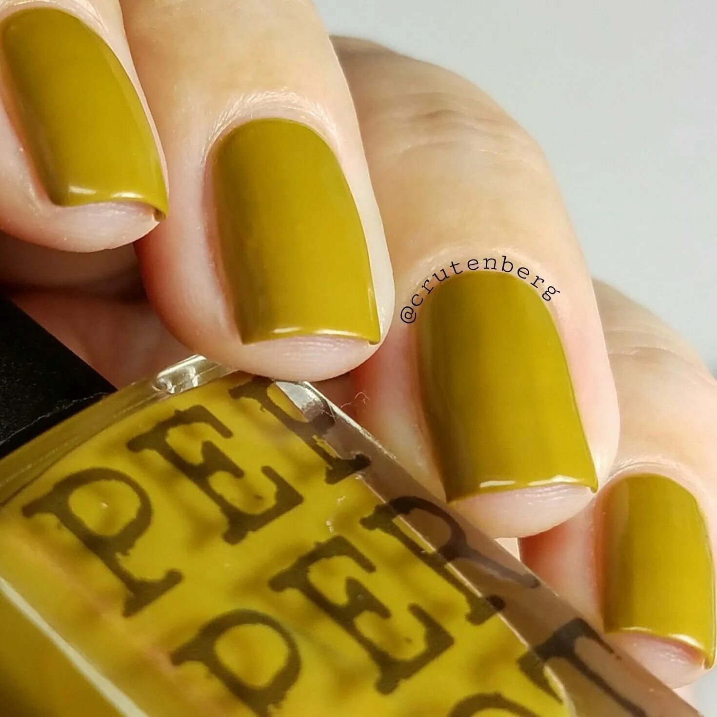 Желтые ногти. Желтый лак. Маникюр горчичного цвета. Жёлтый лак для ногтей. Горчичный маникюр