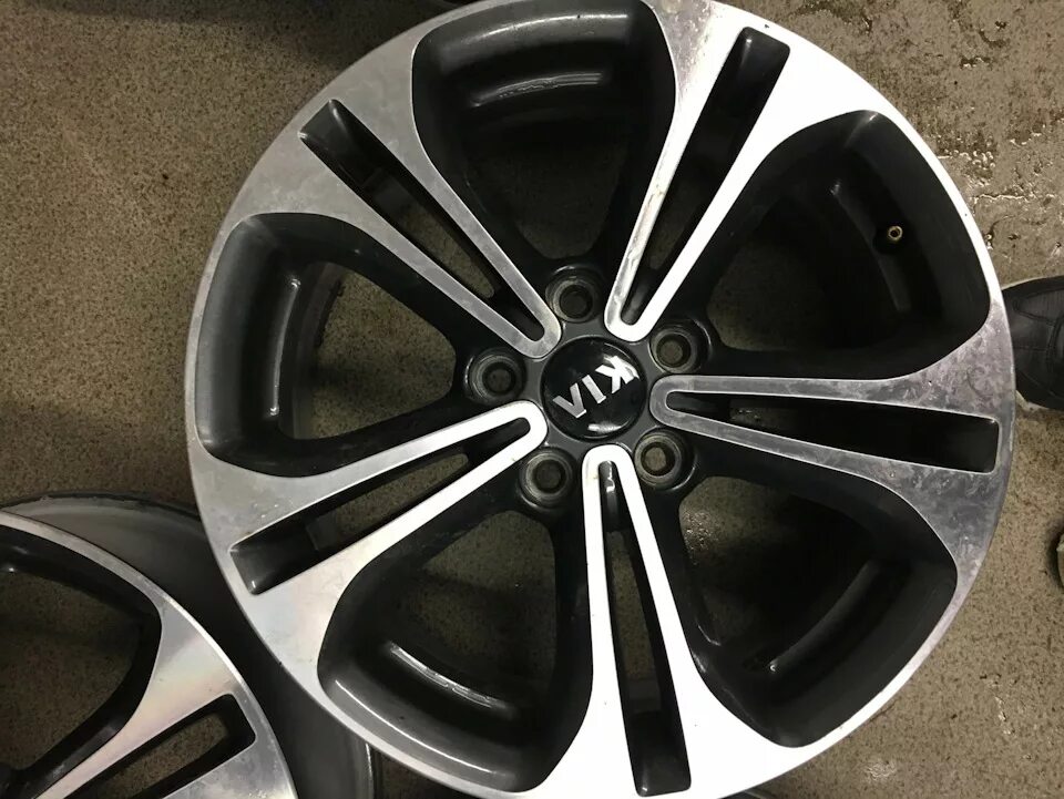 Диски бу оригинал. Оригинальные диски kia cerato 3. диски киа церато 4 оригинал. kia cerato на 16 дисках. kia cerato 3 на 17 дисках оригиналы.