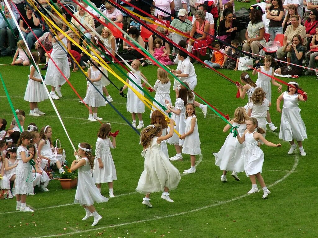 May day 2025. Праздник maypole в великобритании. майский праздник в великобритании (may day). мэй дэй в англии. мэй дэй праздник в великобритании.