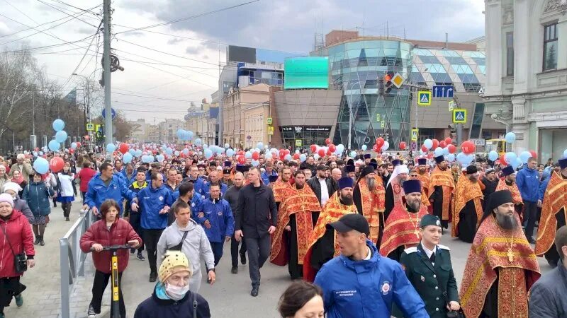 Крестный ход екатеринбург 2023. Пасха екатеринбург. Крестный ход екатеринбург пасха. Шествие с иконами. Крестный ход екатеринбург 2023.