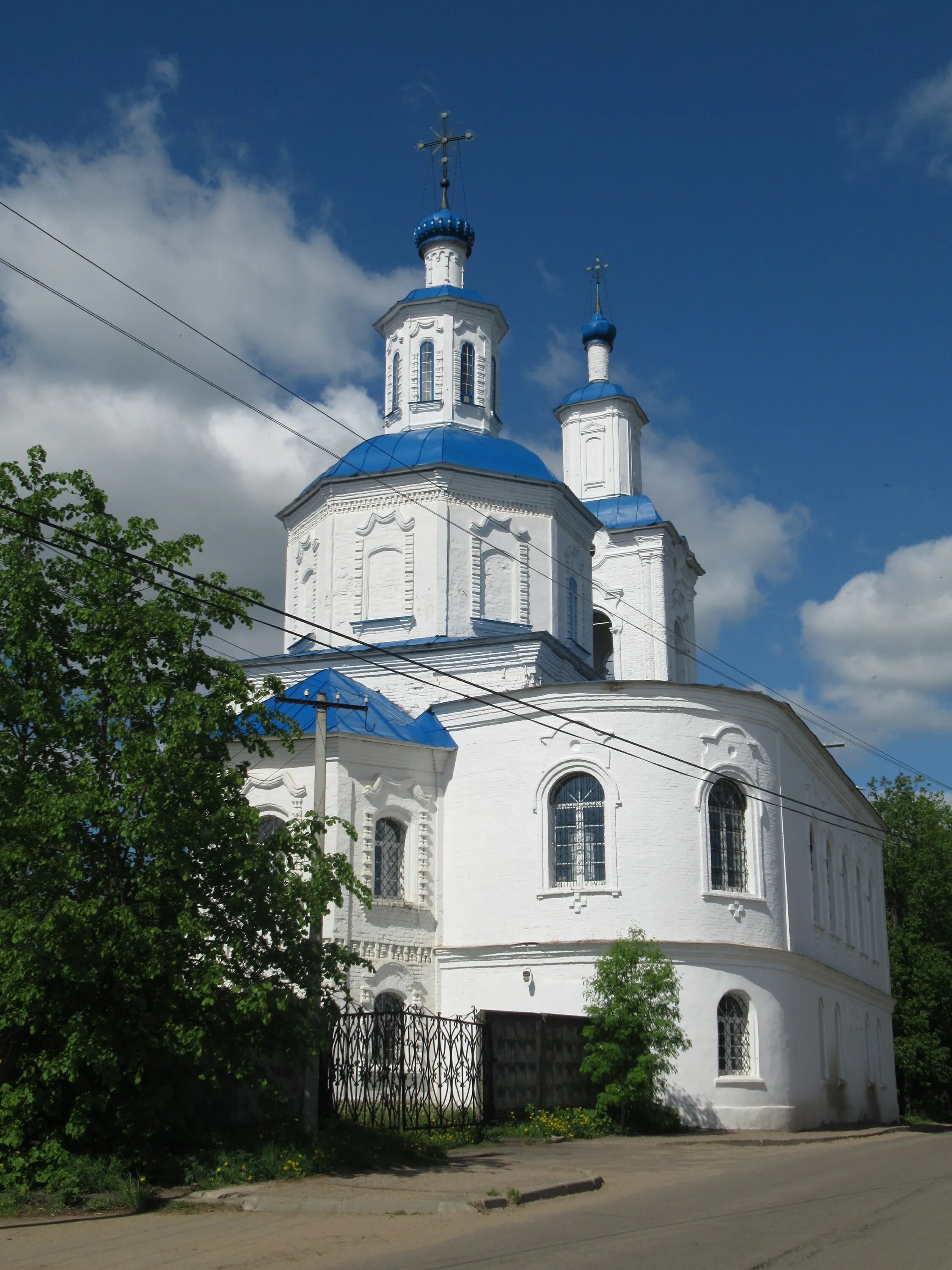Вязьма 1. Введенская церковь вязьма. введенская церковь церковь вязьма. введенская церковь вязьма фото. две ц введенская церковь в вязьме.