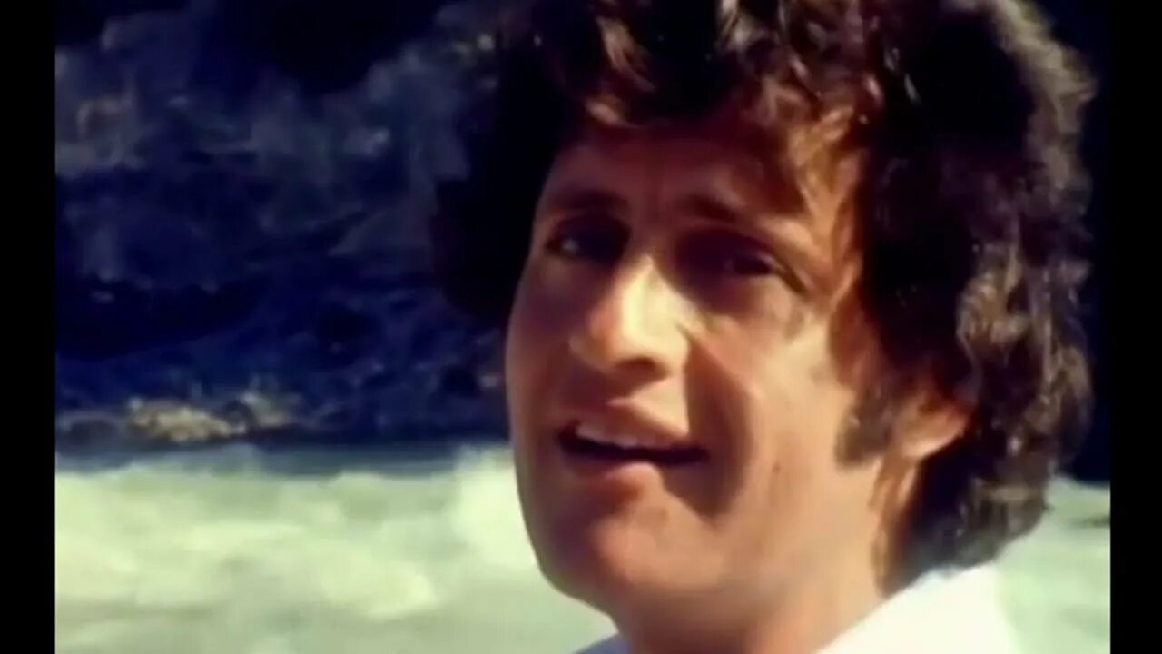 Joe dassin le costume blanc 1975. Дассен индийское лето слушать. Джо дассен лете индиен. Могила джо дассена. Джо дассен.
