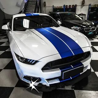 Полосы на капоте автомобилей