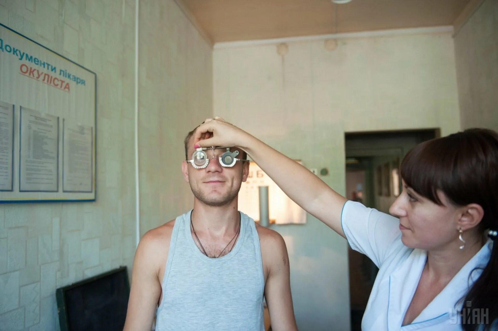 С каким зрением не берув армию. Зрение военкомат. Ограничения по зрению в армии. С каким зрением не берут. С каким зрением берут в армию.