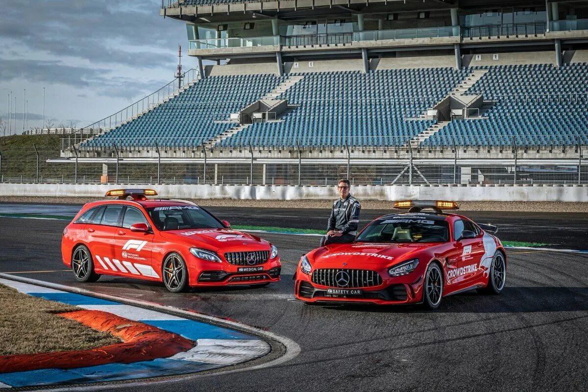 Автомобиль безопасности формула. Mercedes Safety car AMG 2021 f1. Safety car f1 2022. Safety car f1 Aston Martin Vantage Drift.