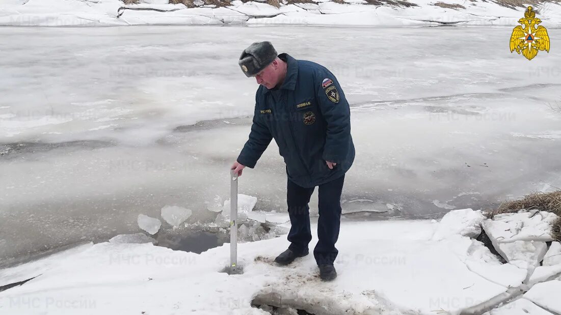 Памятка о мерах безопасности на льду и в период весеннего паводка. Последствия прохода весенних вод. Памятка по правилам поведения в период весеннего паводка. Безапасностьна водоемах весной. Весенний паводок фото.