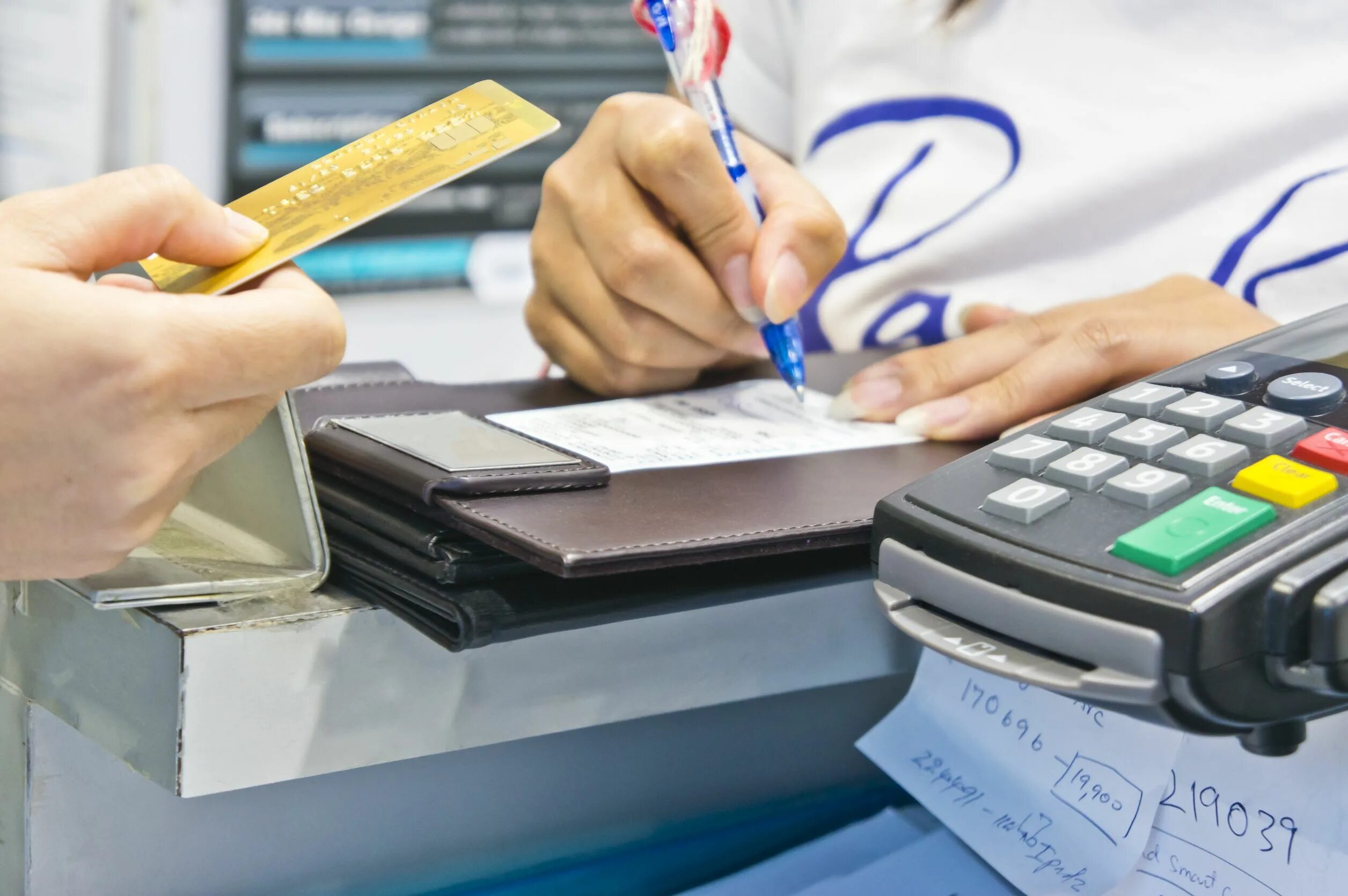 безналичная эмиссия. безналичное кредитование. кредитные деньги. безналичная оплата. потребительское кредитование.