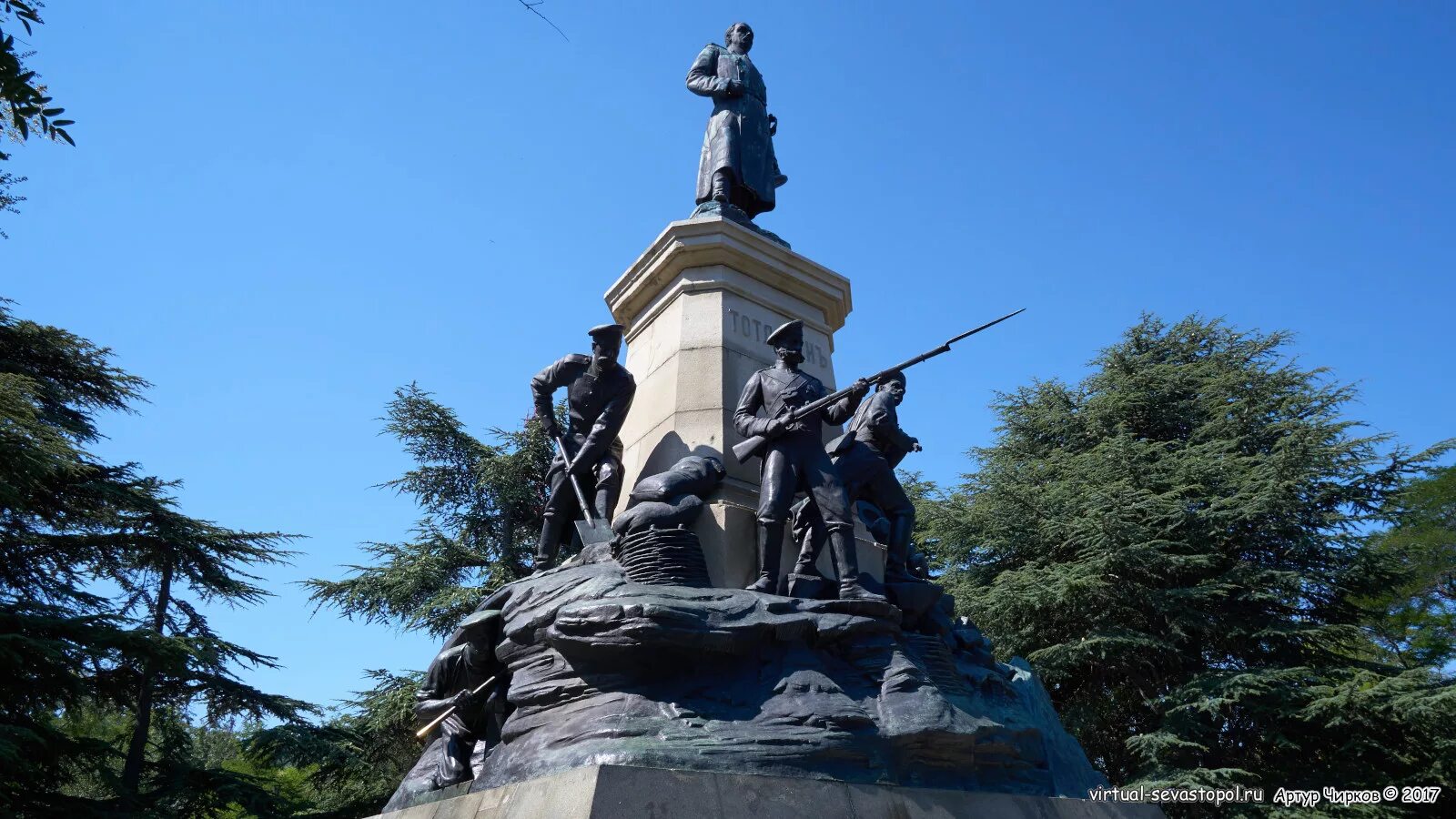 Малахов курган памятник корнилову. Город герой севастополь памятники великой отечественной войны. Памятник героям комсомольцам севастополь. Севастополь памятник оборона севастополя. Памятник малахов курган в севастополе.