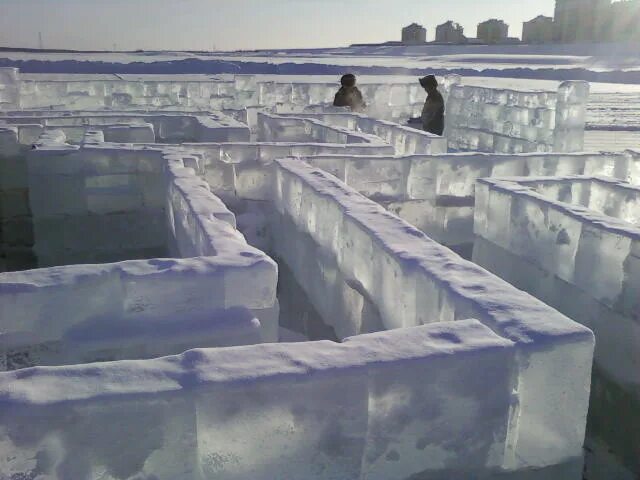 Ледяной лабиринт тарисленд. Aquamarine ледяной лабиринт. лабиринт из льда. ледяной лабиринт москва. ледяной лабиринт в спб.