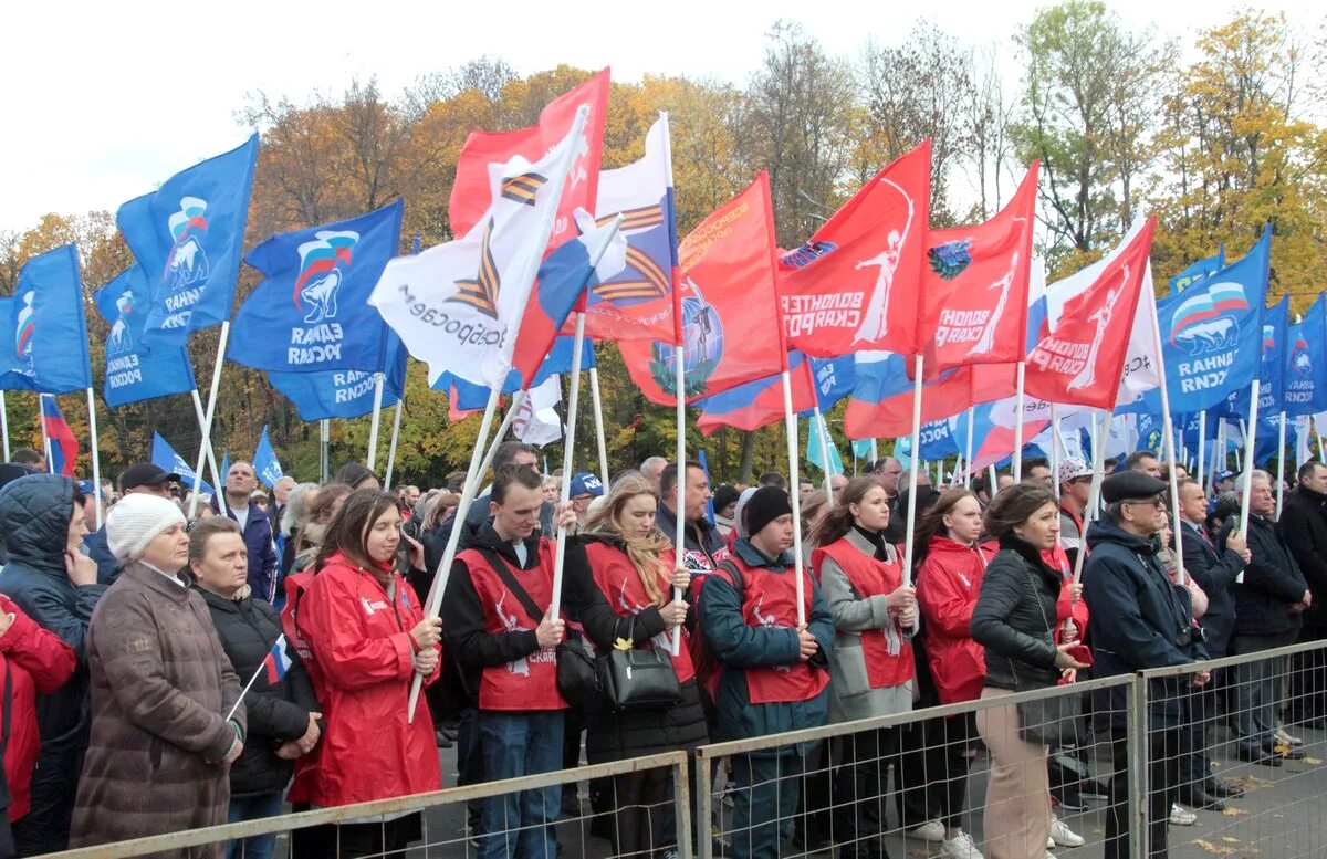 Митинг в поддержку сегодня. Митинг в поддержку сво Смоленск. Митинг Смоленск 7 октября. Мероприятия в поддержку сво. Шествие в поддержку сво.